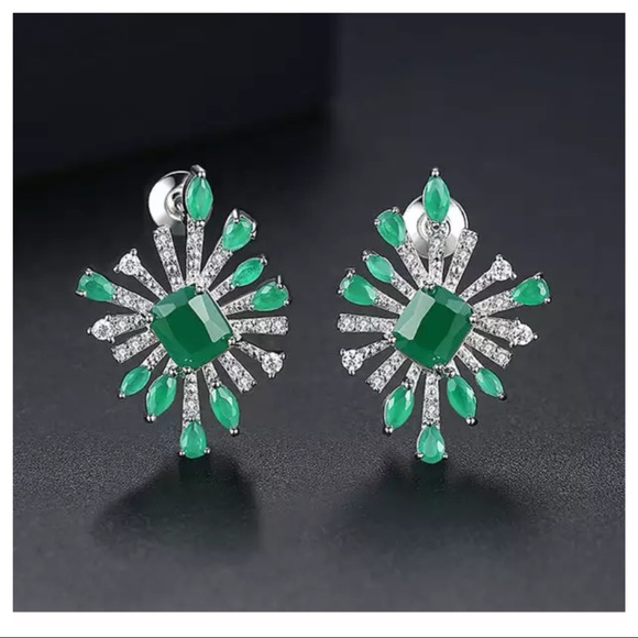 🎁 Swarovski Crystals The Galanty Starburst Earrings - Picture 4 of 4